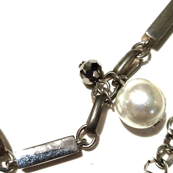 WHITE HOUSE BLACK MARKET DANGLE FAUX PEARL/CRYSTAL SILVER-TONE 37-40" NECKLACE - Picture 4 of 9